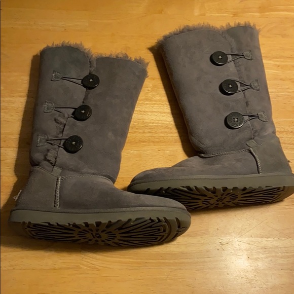 UGG Shoes - Gorgeous Ugg Boots Gray Bailey 3 button 8m